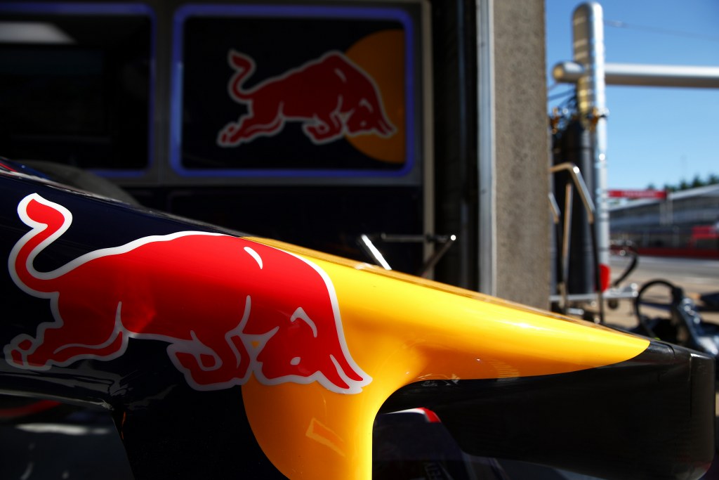 Red Bull se nada da Lotus prelazi na Mercedesove motore